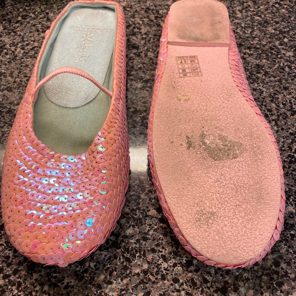 Shoes - Picture 3 of 7